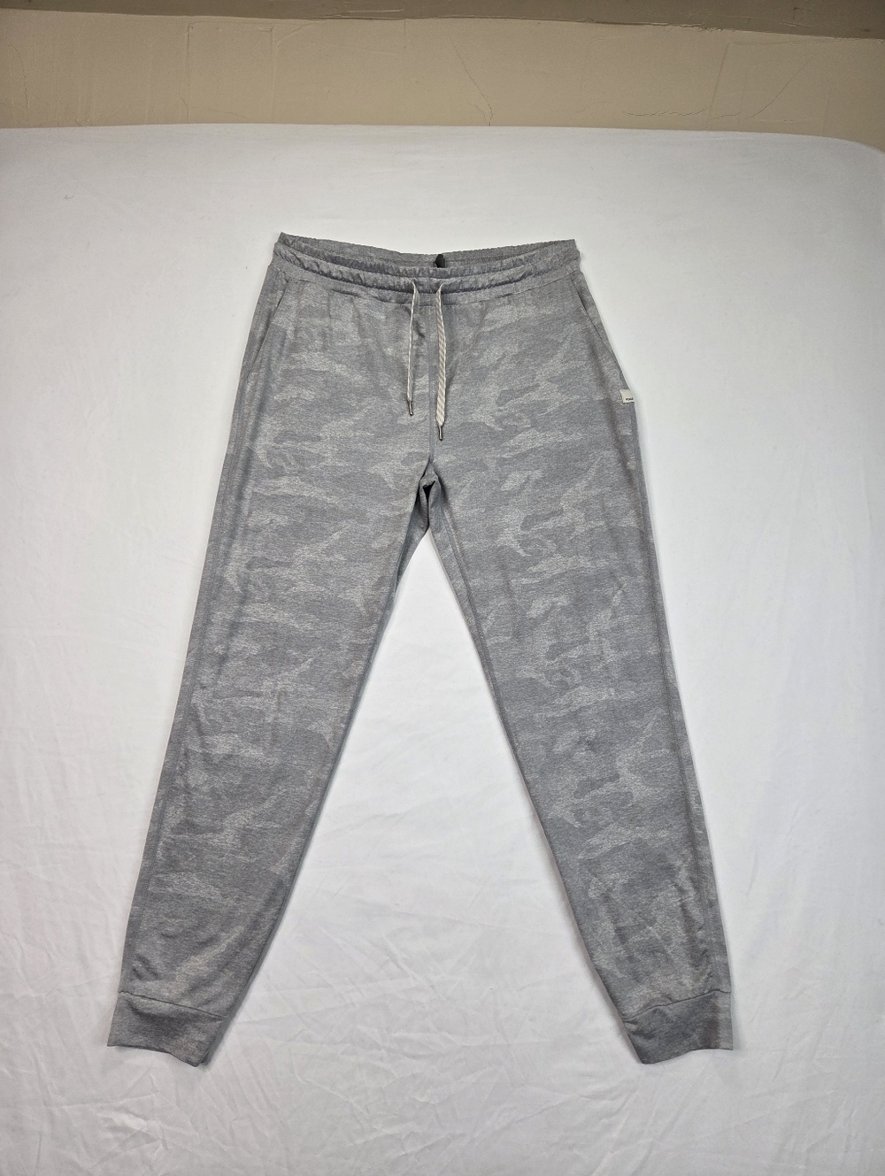 Vuori Women's‎ Performance Jogger Pants Gray Camo Drawstring Lounge Athletic S